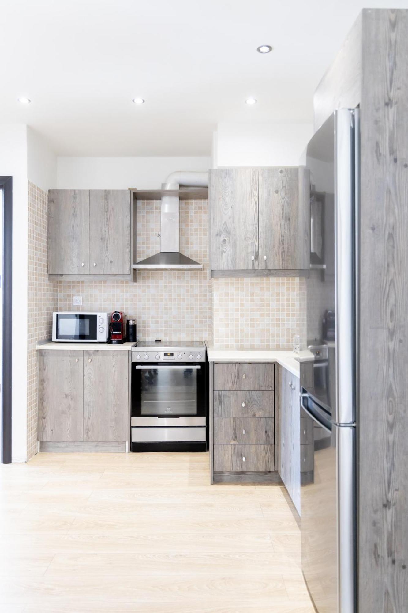Modern Apt In Glyfada A Breath Away From The Sea - The View Athena Bagian luar foto